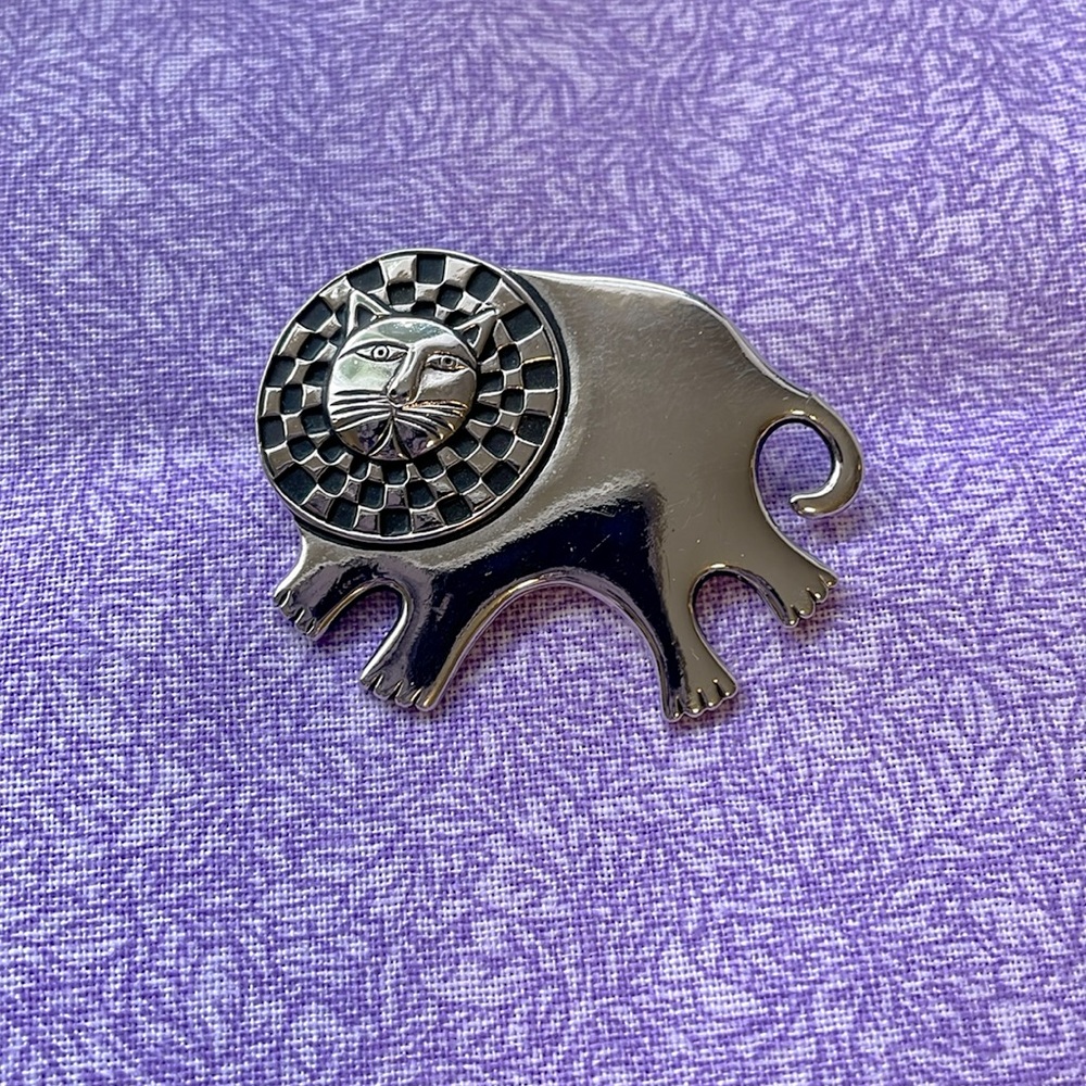 Laurel Burch Lion/Cat Brooch with Checkered Collar